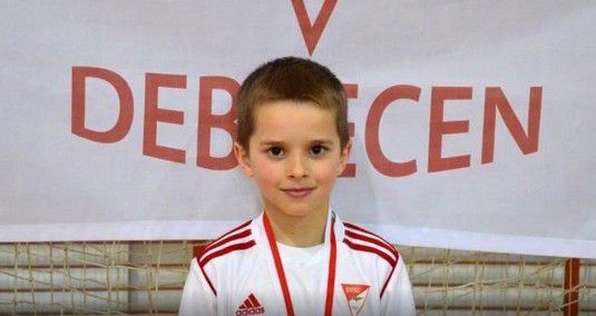 Súlyos-életveszélyes állapotban egy tízéves debreceni focista