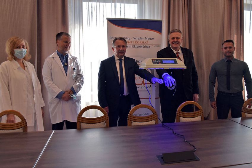 Kék lámpát vitt a miskolci polgármester a kórházba