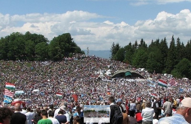 Pápalátogatás: kétezer ingyen szállást ad egy erdélyi város