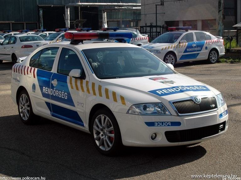Bozótvágó késsel rendőrre támadtak Borsodban