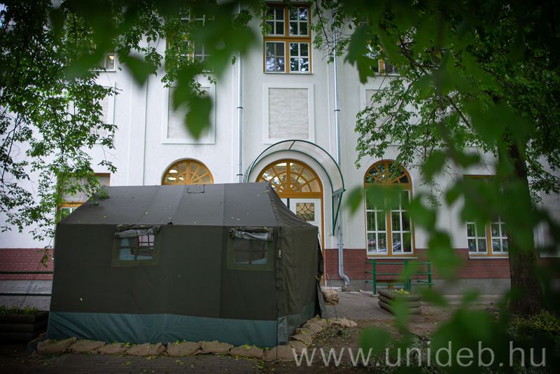 Katonai sátorban végzik az előszűrést Debrecenben