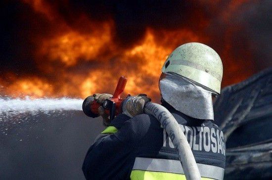 Két vízsugárral oltották a lángokat Sátoraljaújhelyen