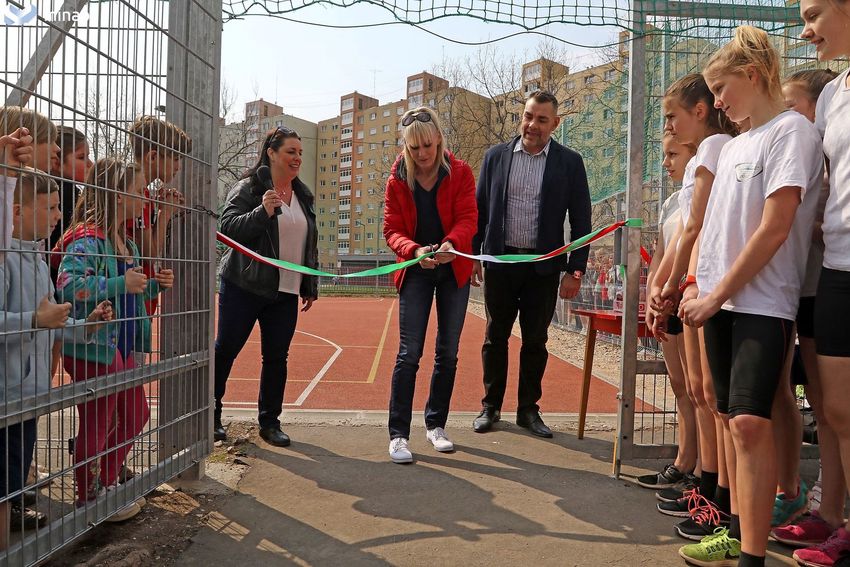 Világklasszis avatta fel a diósgyőri teniszpályát