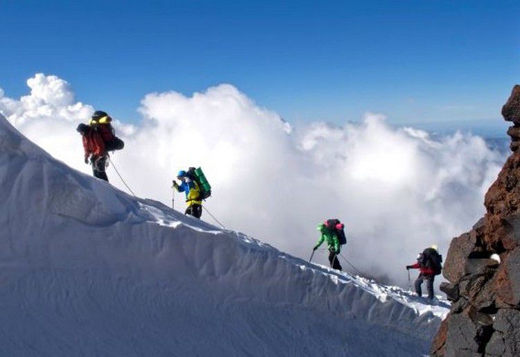 Mélybe zuhant a magyar hegymászó az Alpokban