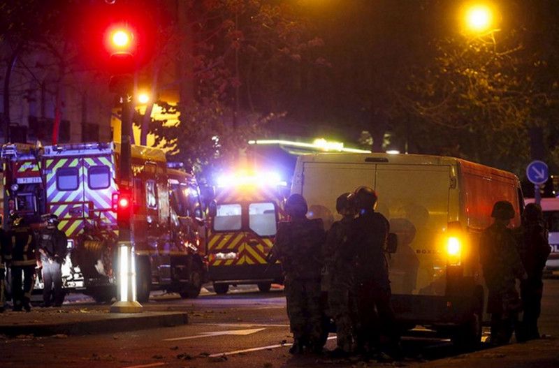 Tombol a terror! Lövöldözés szerte Párizsban, túszok és rengeteg halott
