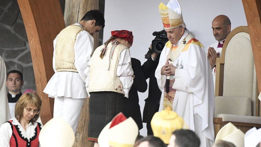 Bocsánatot kért a pápa a romáktól