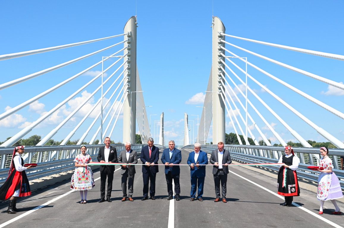 Orbán Viktor tengelybe állította Debrecent az új Duna-híd avatásán
