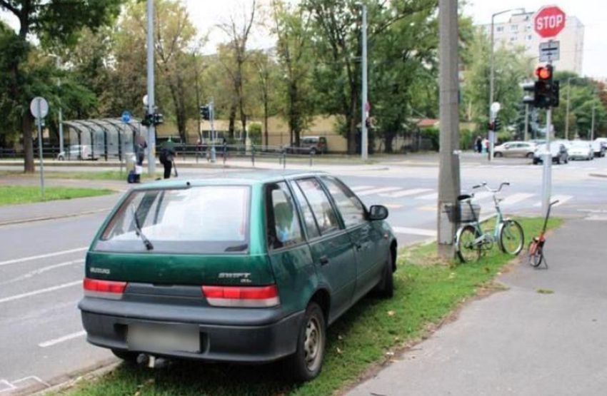 Tolató Suzuki ütött el egy biciklist Debrecenben