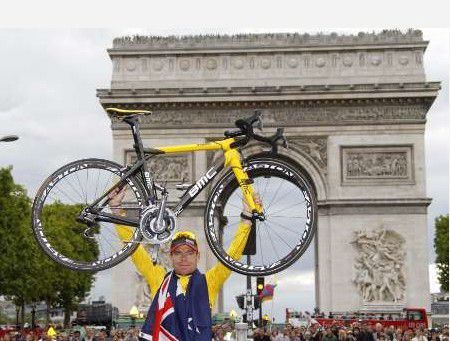Ha egy magyar megnyeri a Tour de France-t, róla is nevezzenek el egy hidat!