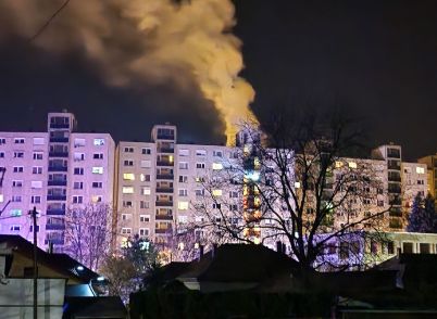 Tűz egy miskolci panelházban