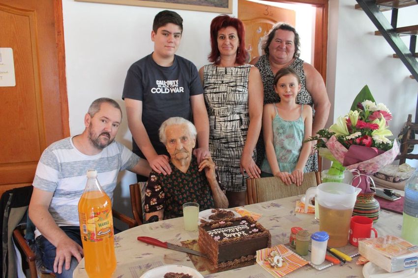 101 éves hajdúsámsoni hölgyet köszöntöttek