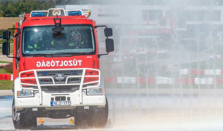 Kisebb tűz Debrecenben, nagyobb baleset az autópályán
