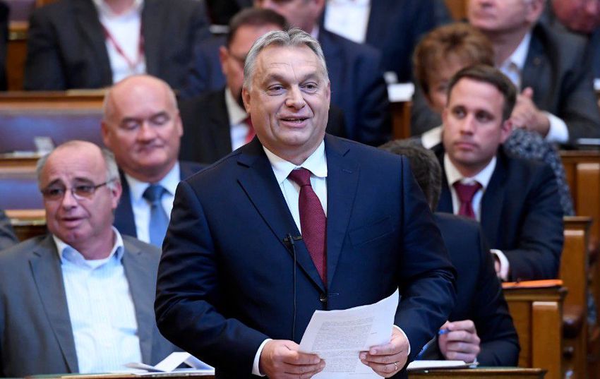 Orbán Viktor ellenzéki újságíróknak is válaszol