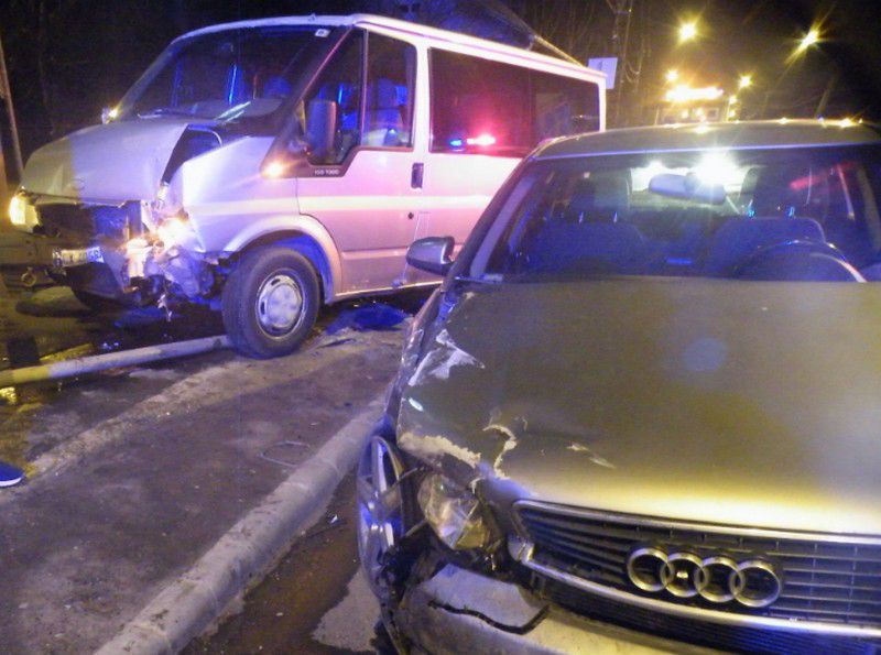 Audi és mikrobusz ütközött Püspökladányban