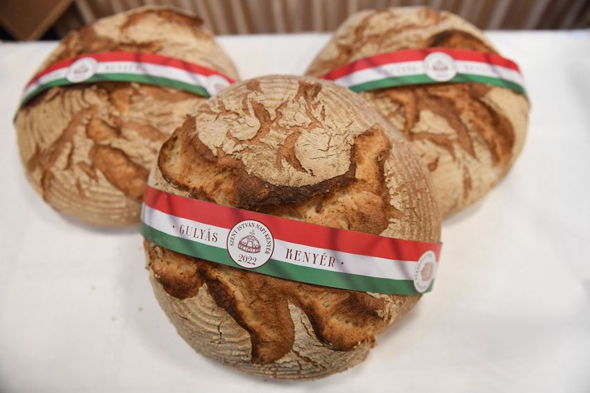 Bemutatták az ország kenyerét az Országházban
