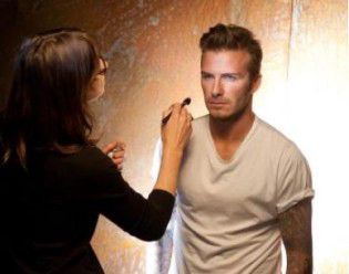 Így szédíti Beckham a nőket, meg egyes férfiakat...