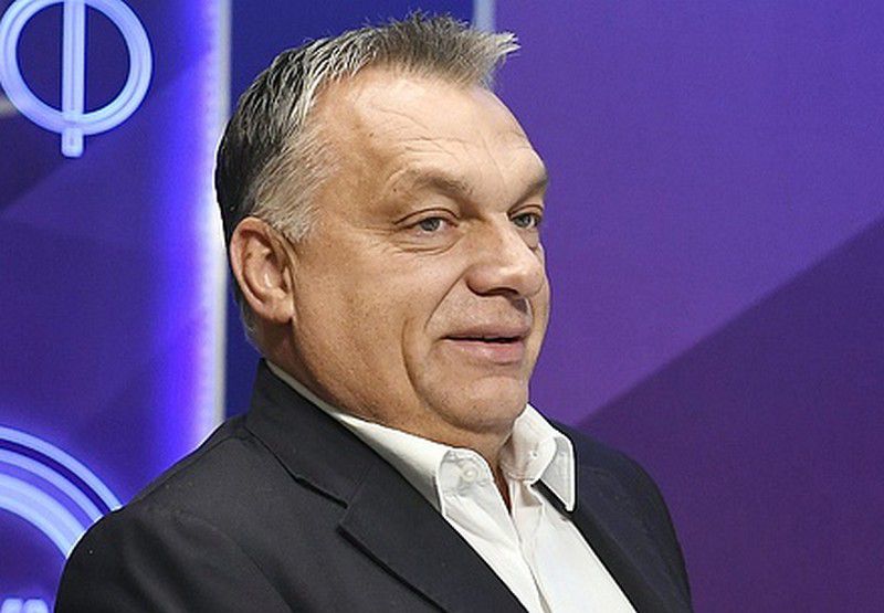 Bejelentette jobbkezeit Orbán Viktor