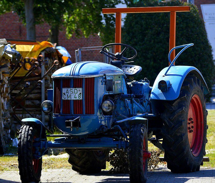 Öreg traktor nagy balesetet okozott Nyíregyházán