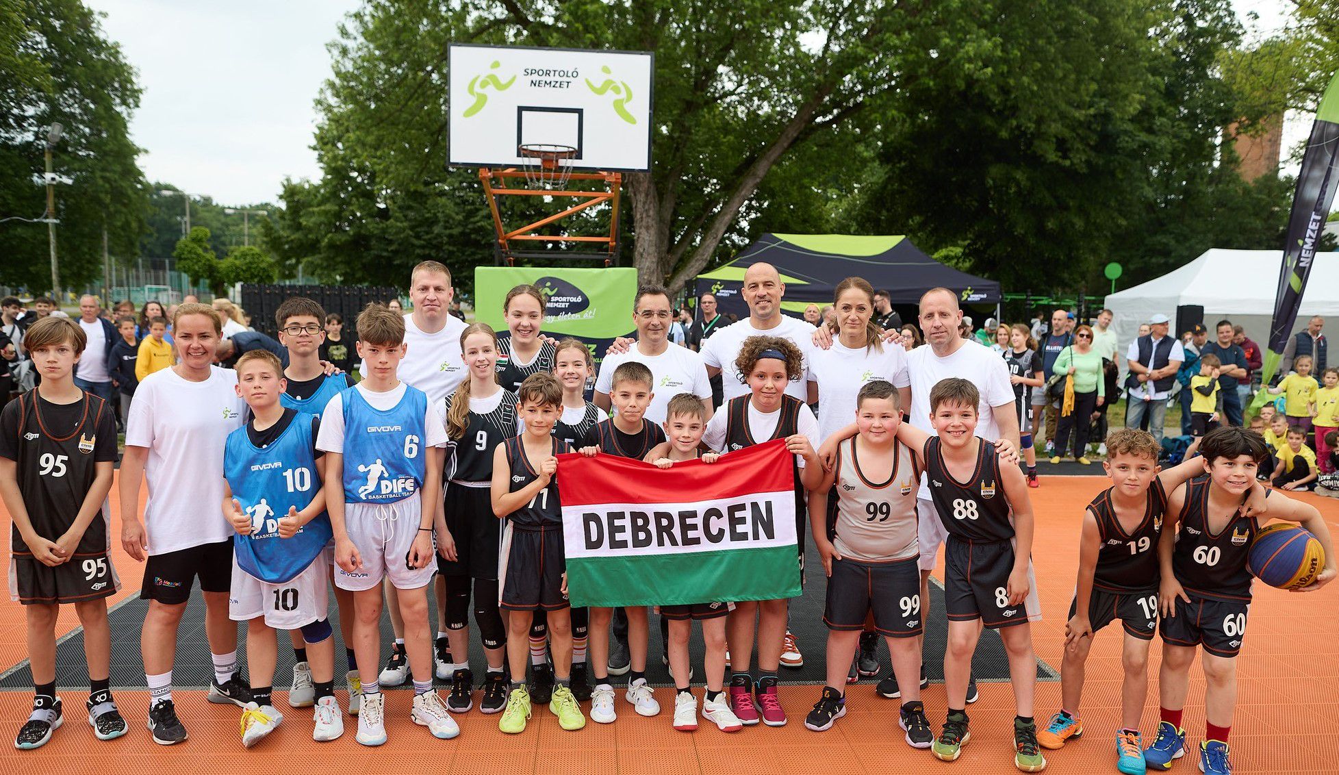 Több mint 400 diák pattogtatta a labdát Debrecenben 