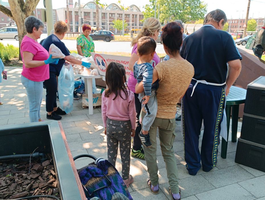 Ha Debrecen fejlődő város, miért van ennyi szegény? – kérdik a vasárnapi ételosztók