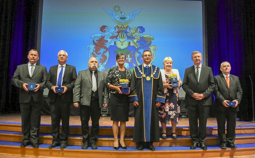 Püspököt, művészeti vezetőt, tervezőmérnököt is kitüntetett Debrecen