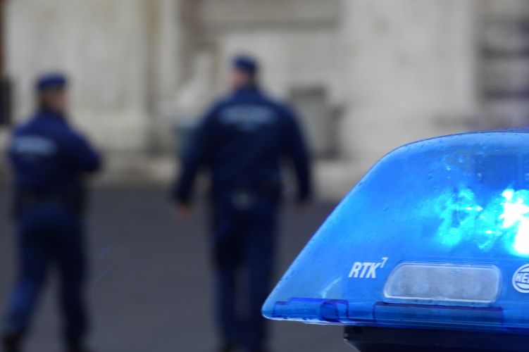 Padon alvó férfiakat fosztott ki egy hadházi Debrecenben 