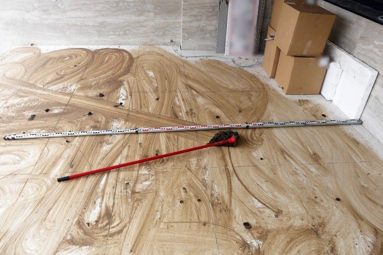 Felmosóval próbálta eltüntetni a nyomait a debreceni tolvaj