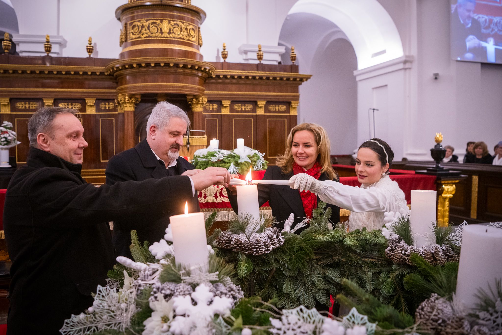 Fellobbant az öröm lángja Debrecenben