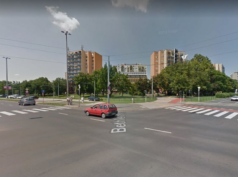 Gyalogost gázoltak a zebrán Debrecen belvárosában