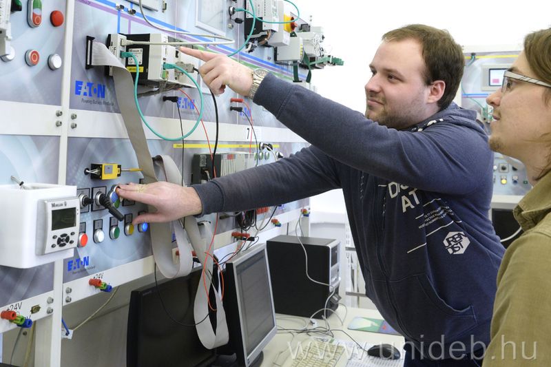 Világszínvonalú labor a villamosmérnök-képzésben
