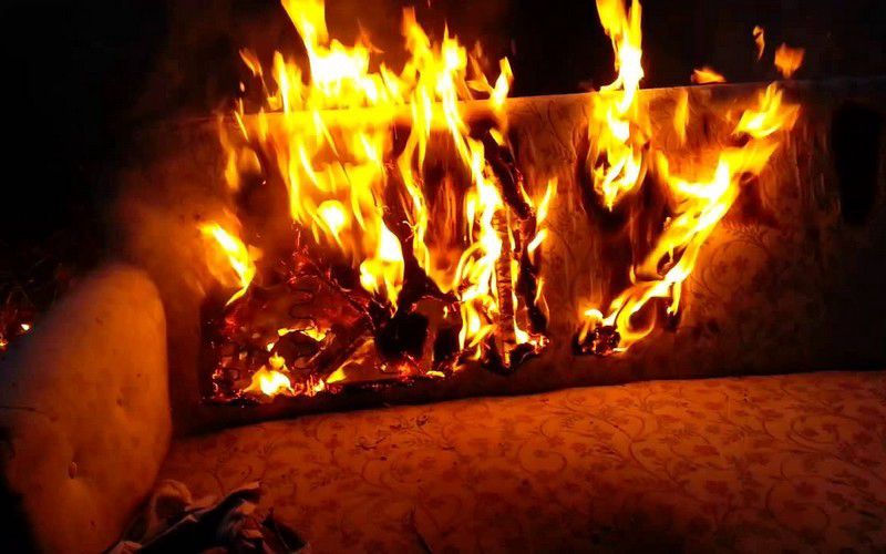 Ülőgarnitúra lángolt Hajdúhadházon