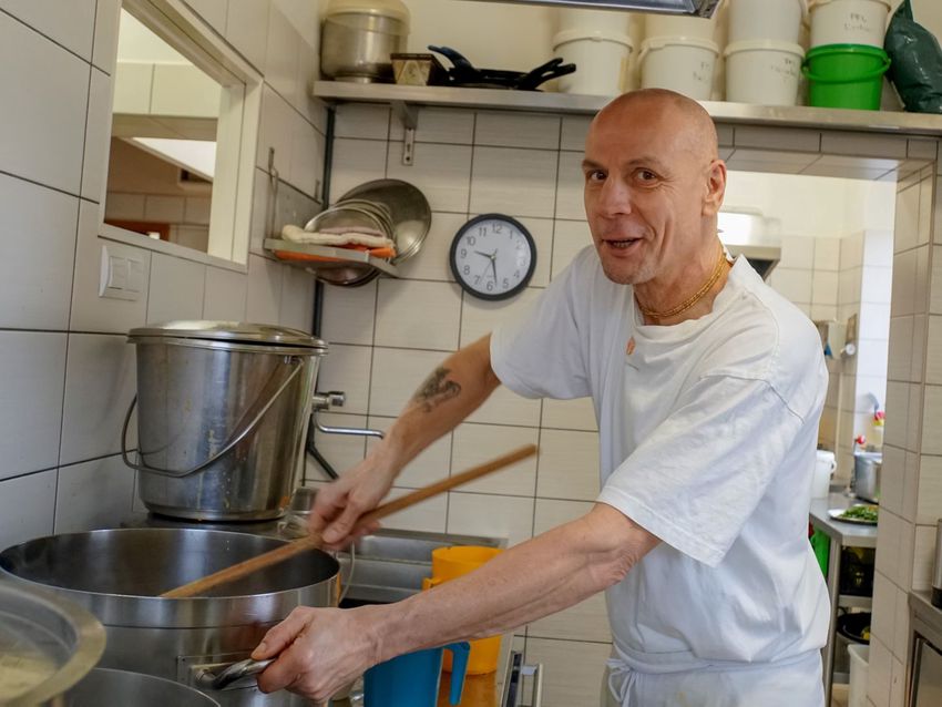 Különleges éttermet vezet a debreceni ex-rockzenész, ahol maga főz