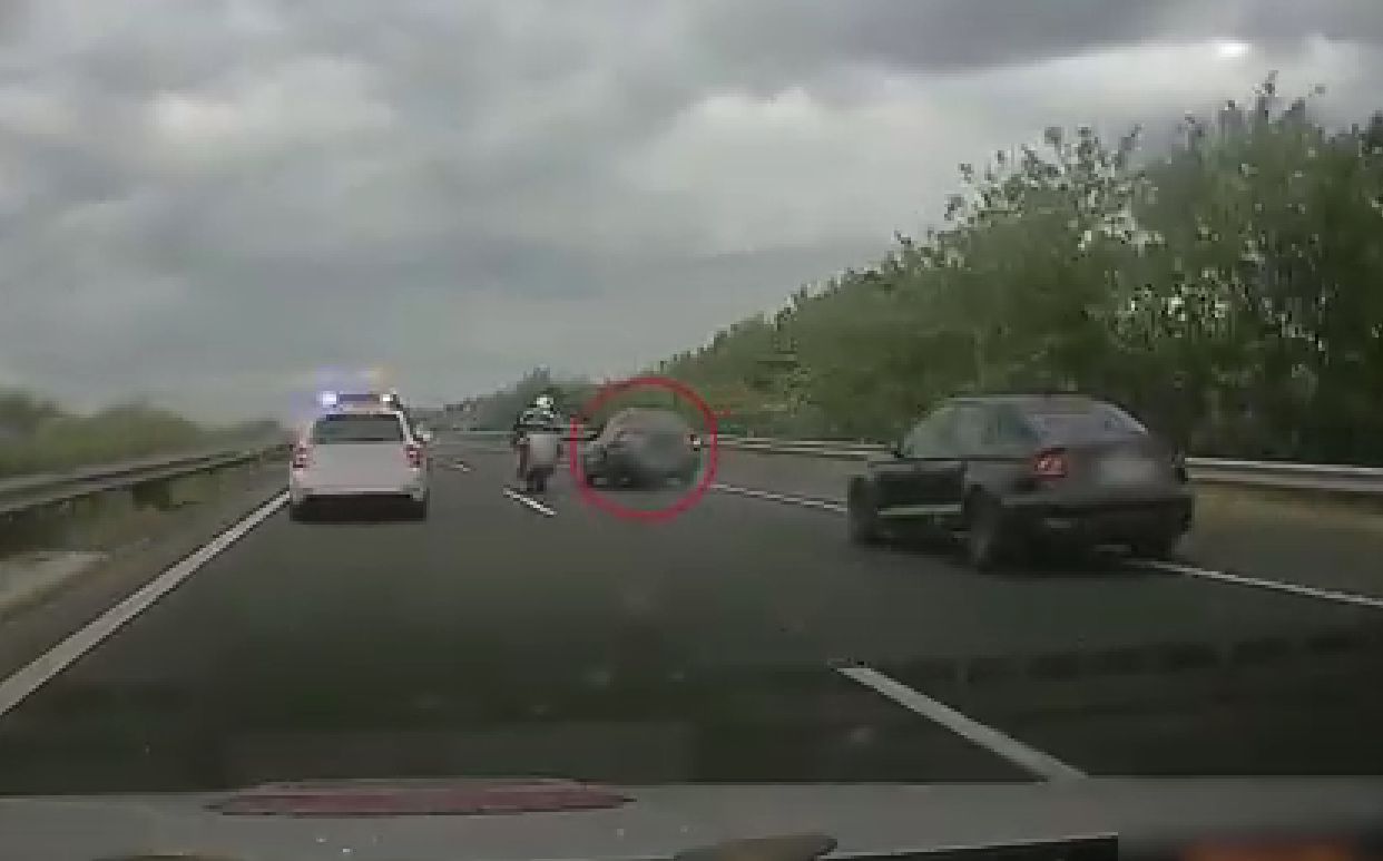 180-nal menekült a rendőrök elől ittasan, lopott autóval 180-nal menekült a rendőrök elől ittasan, lopott autóval